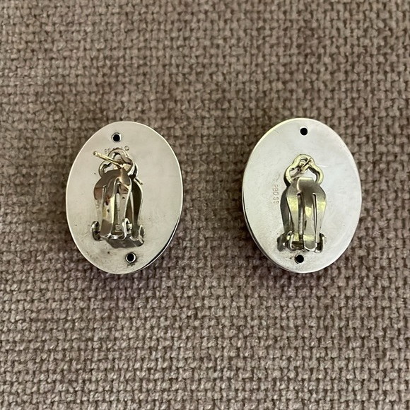 Sterling silver and black onyx French clip earrings - Picture 2 of 7